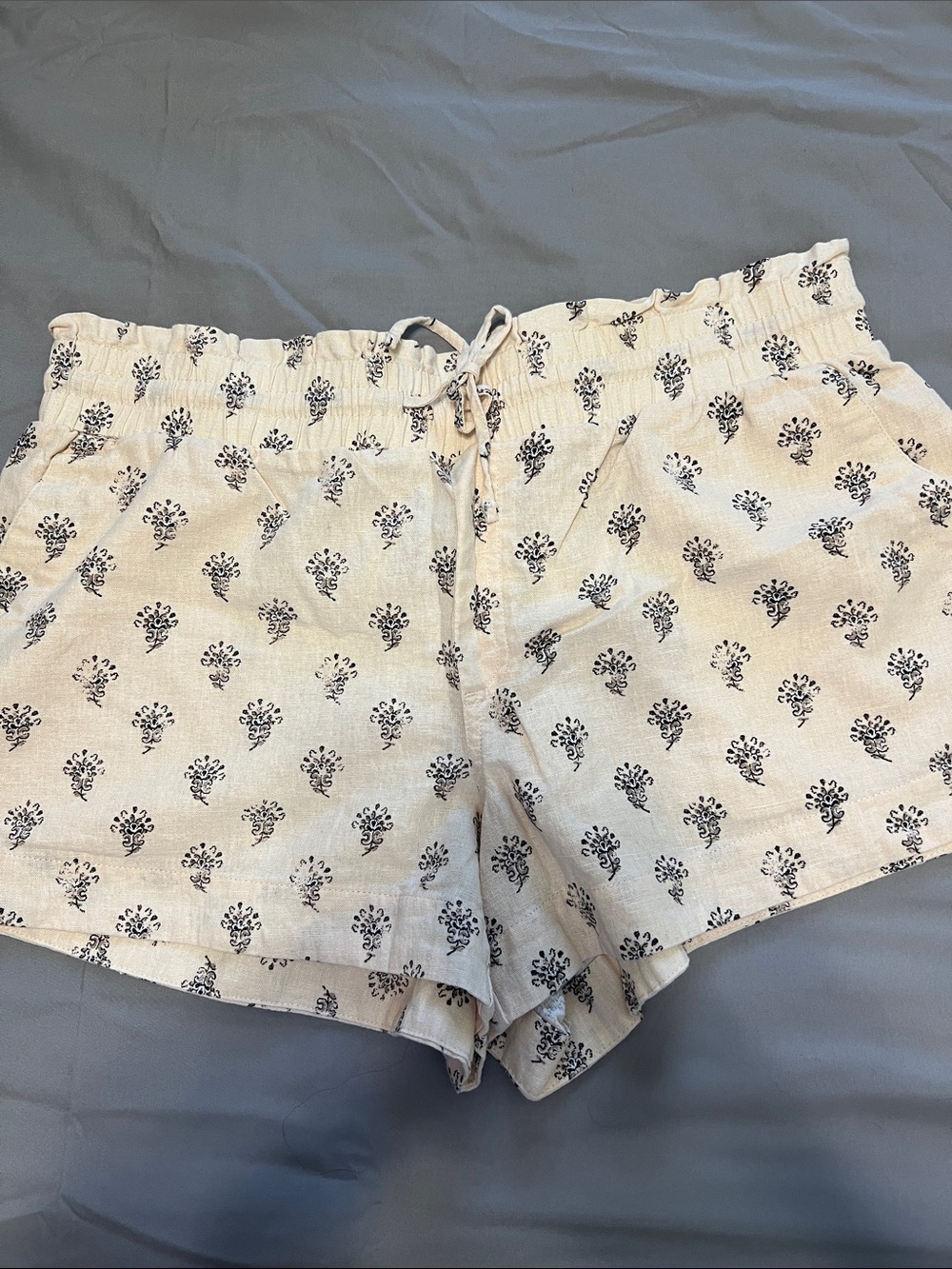 Women's Cream Printed Drawstring Shorts, Size XXL